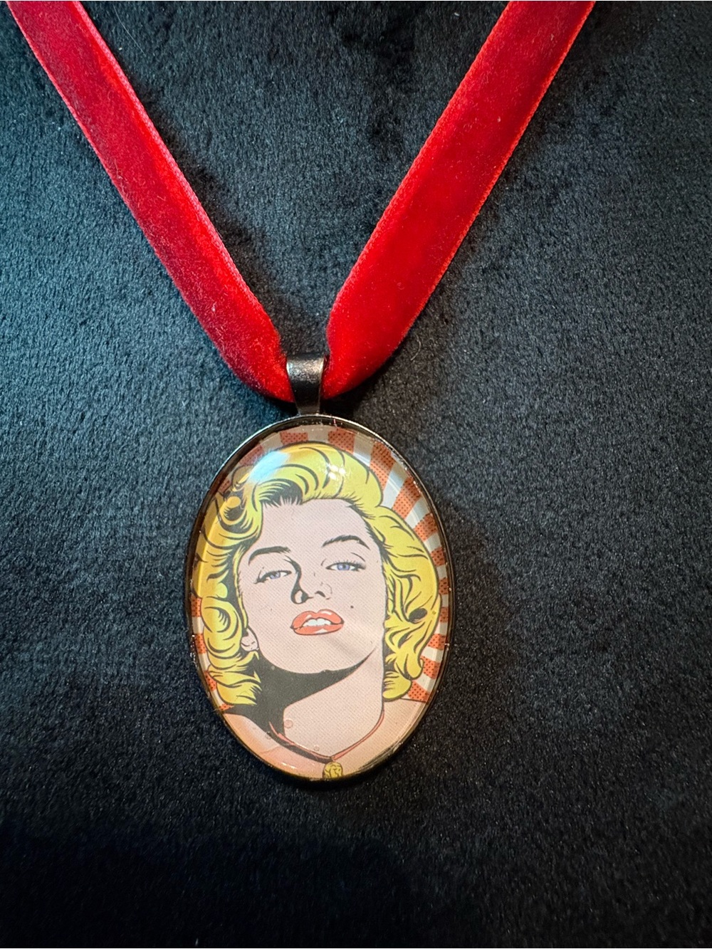 Red Velvet Pop-Art Marilyn Monroe Portrait Pendant Necklace